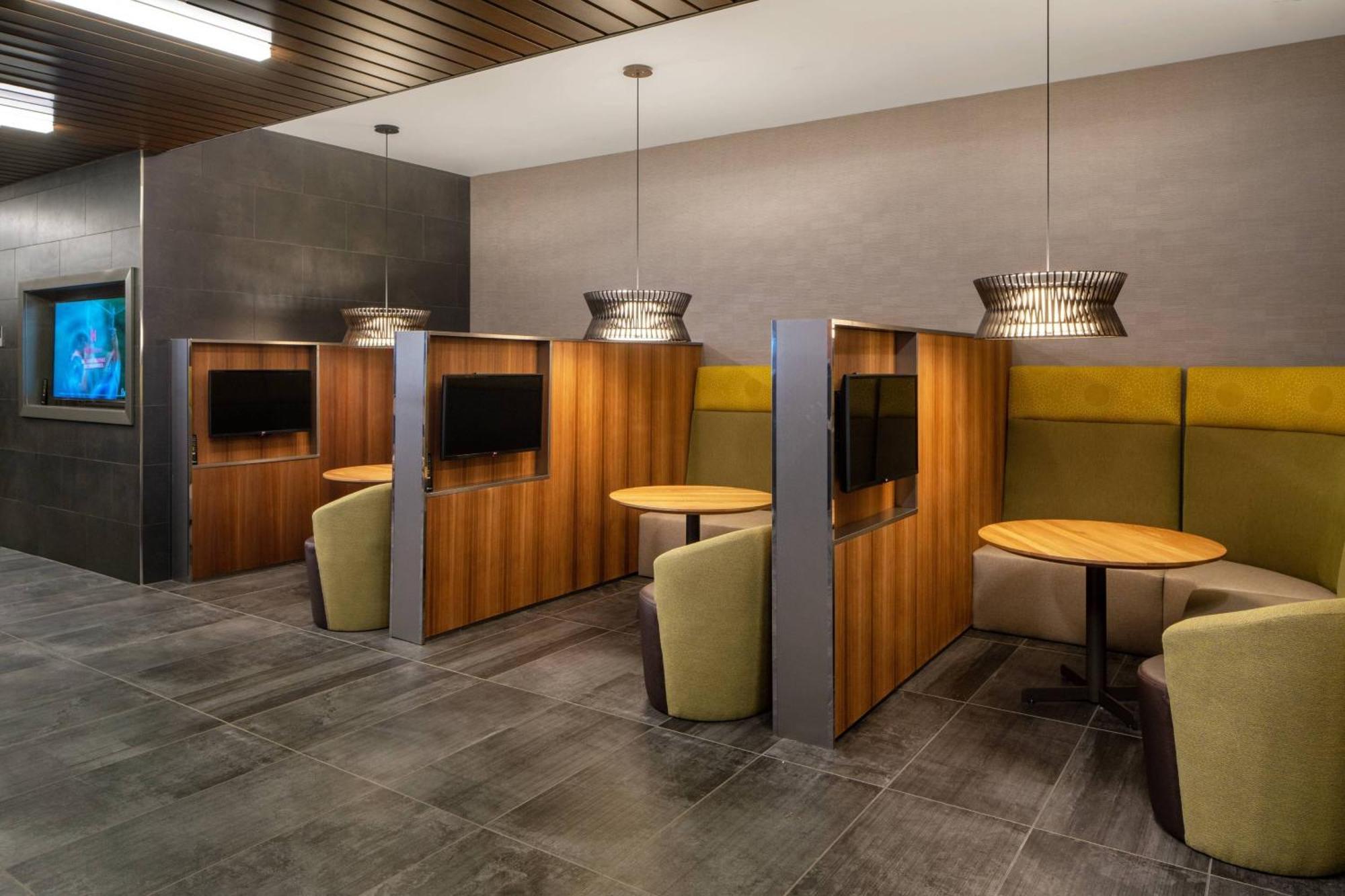 Courtyard By Marriott Lafayette South Hotel Exterior foto
